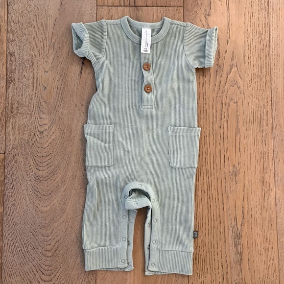 Modern Moments Other - Modern Moments Waffle Knit One Piece Romper Button Neutral Sage Green 6-9 months